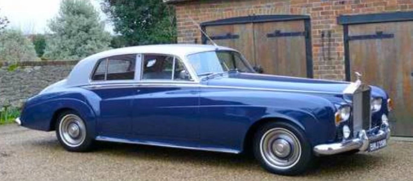 Φωτιά Βαρυμπόμπης: Σε κίνδυνο και τα πρώην βασιλικά αυτοκίνητα αξίας εκατομμυρίων ευρω! (φώτο)